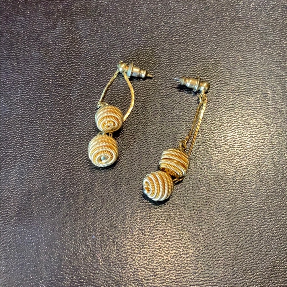 Gold tone post earrings!